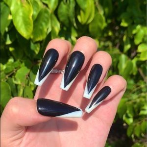 GET 1 FREE EACH PURCHASE❗️GLOW IN THE DARK 🖤💚🤍